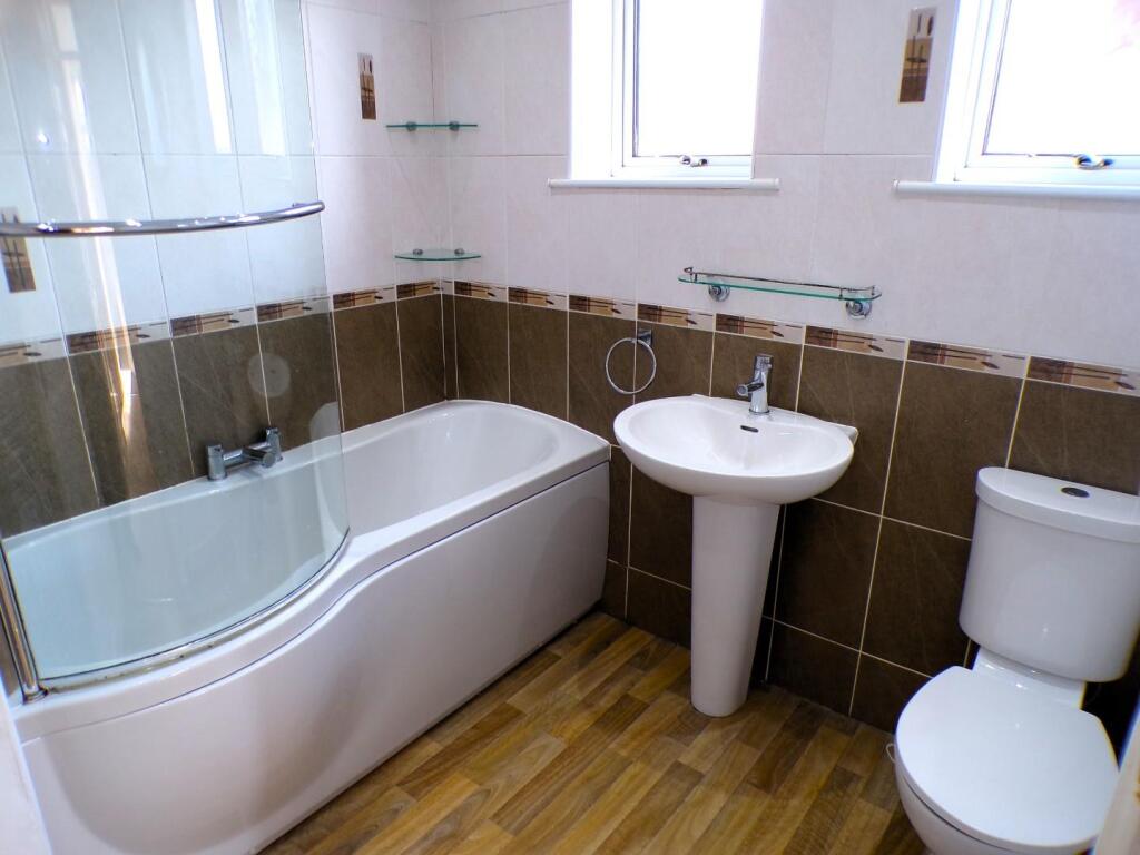 LeicesterRd86bath1.JPG