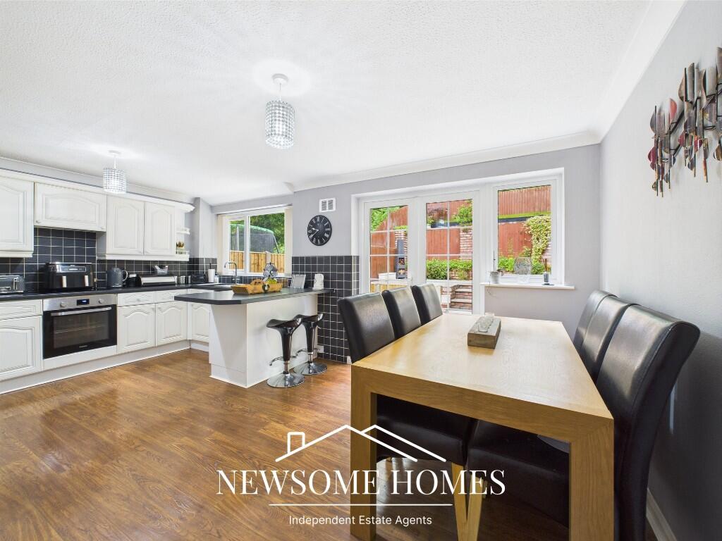Kitchen/ Dining Room