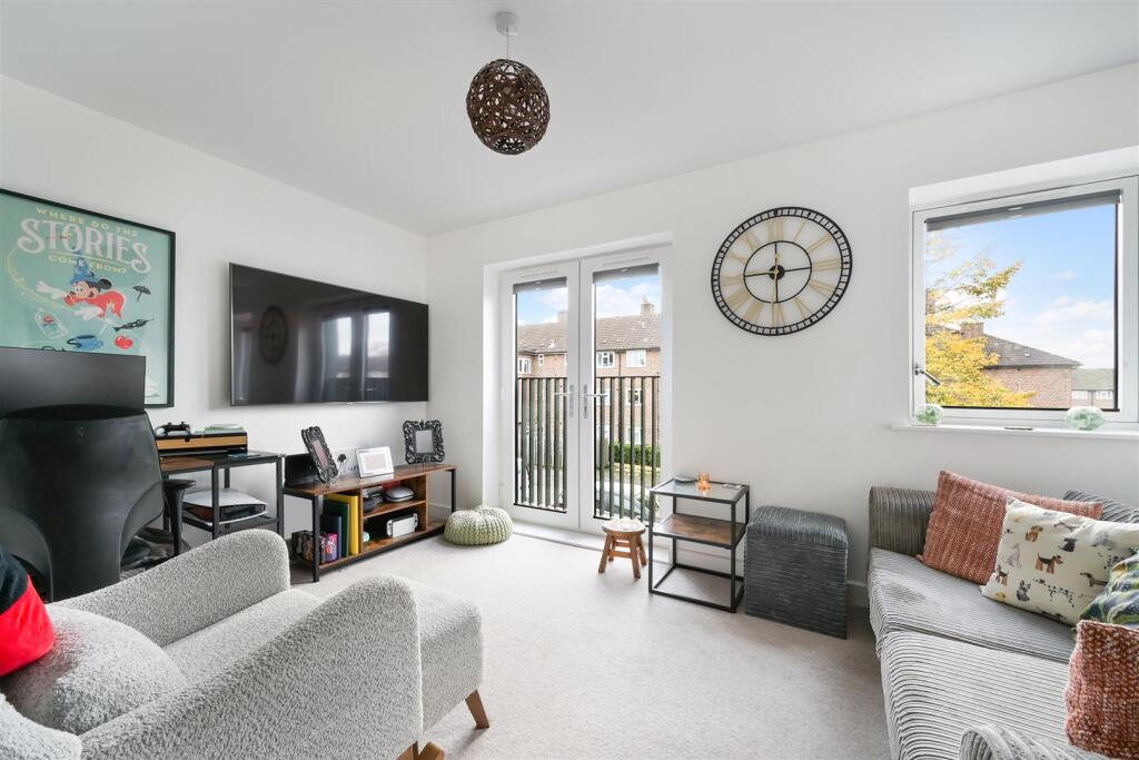 NAILSWORTH CRESCENT (8).jpg