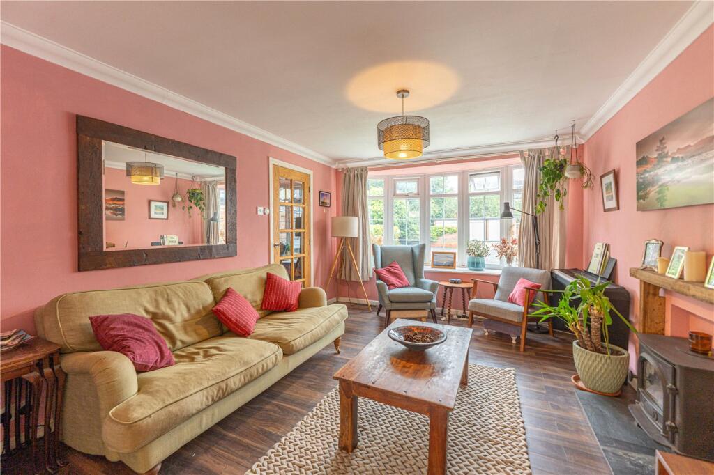 Sitting Room To Fron