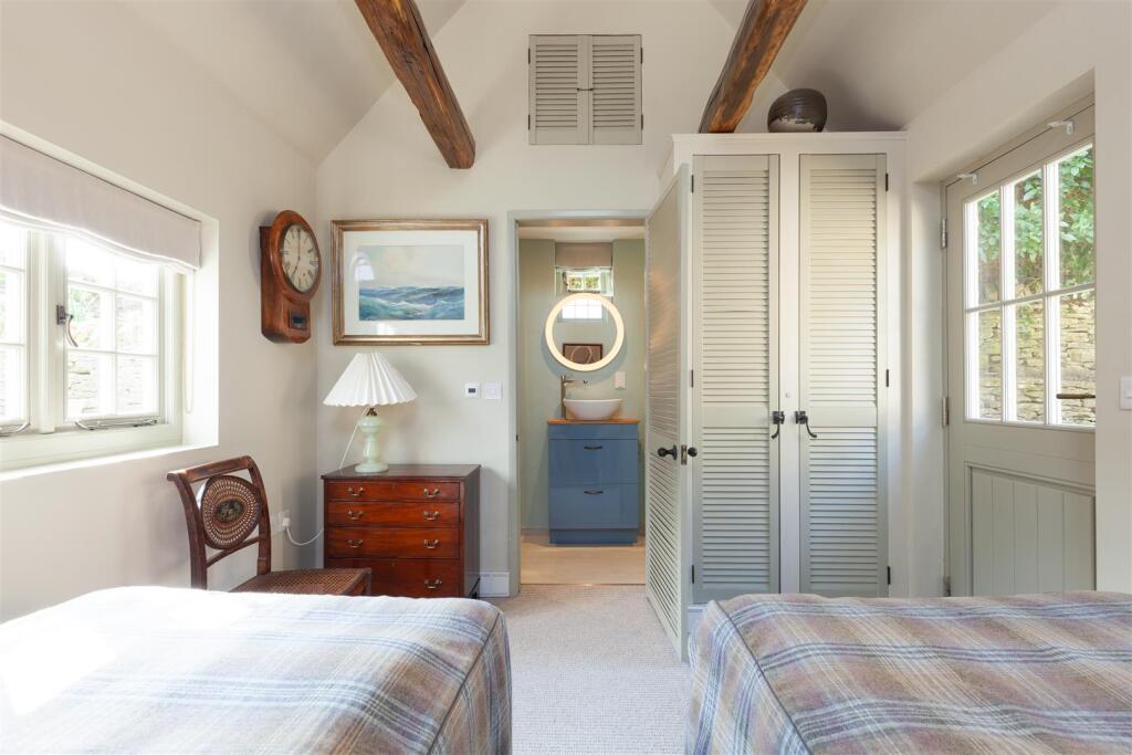 Annexe Bedroom 2.jpg