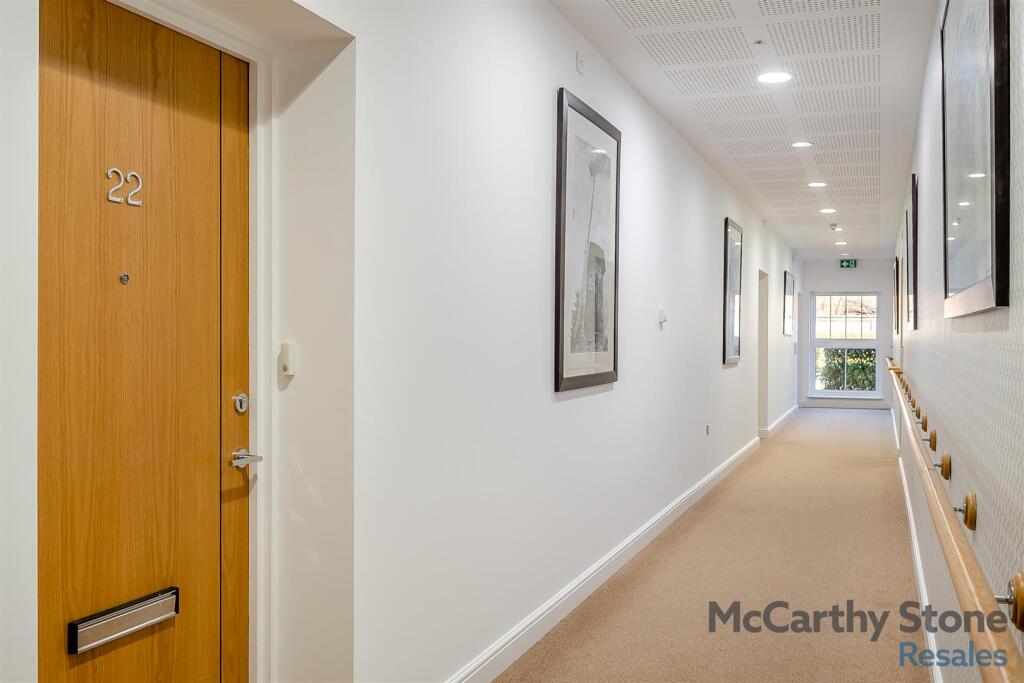 8633915-interior09.jpg