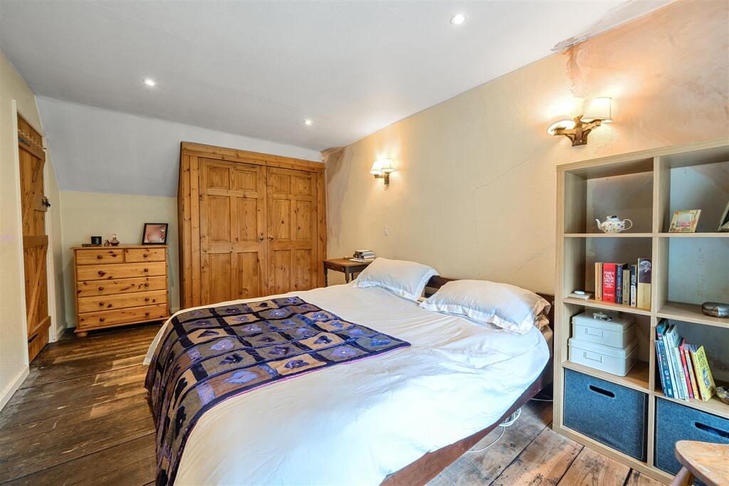 9 High Street, Blisworth (19).jpg