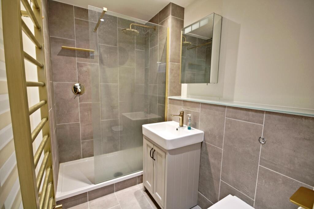 117 QMH - En suite bathroom