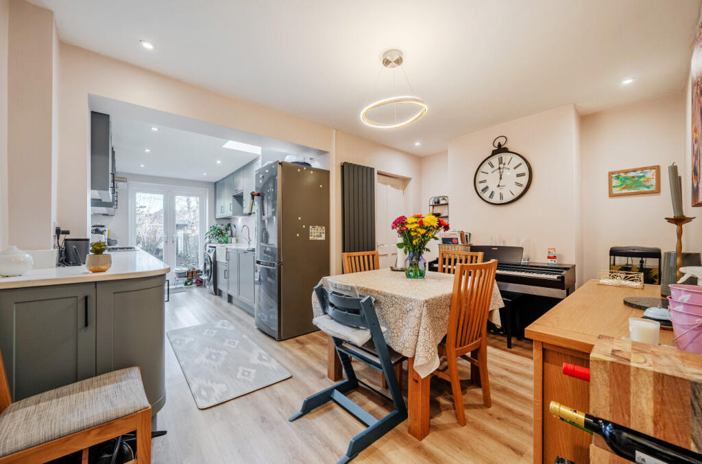 1395855-21-695e5b...