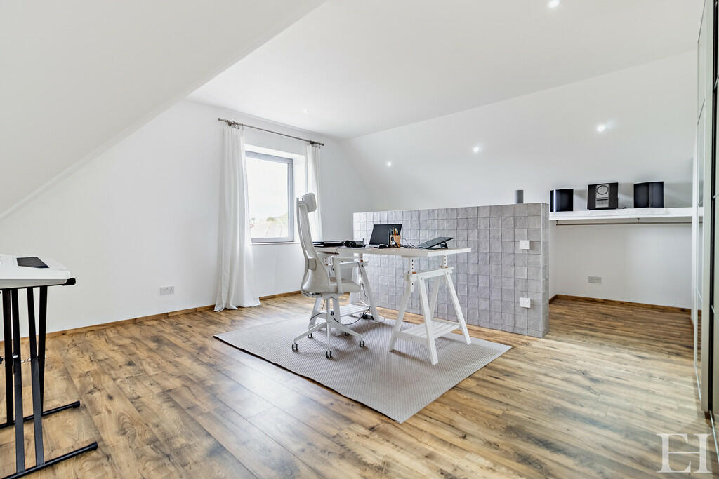 8623234-interiorW...