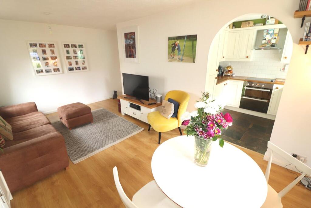 LOUNGE 2.jpg