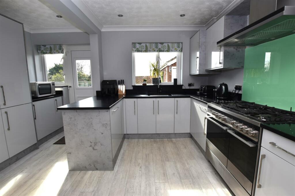 Kitchen Area.JPG