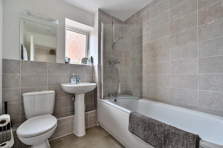 1298564 19 6835a15637d3e.nef