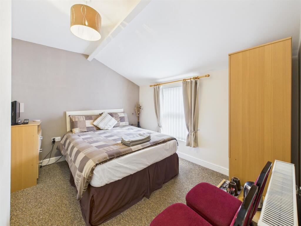 Bedroom: