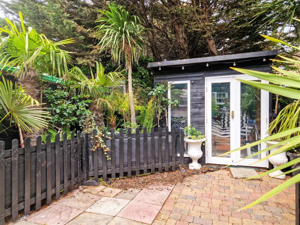 Summerhouse (with power)