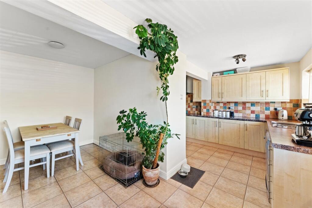 42 Wemberham Crescent Yatton BS49 4BE 10.jpg