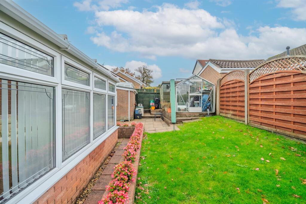 7 Chester Close-25.jpg