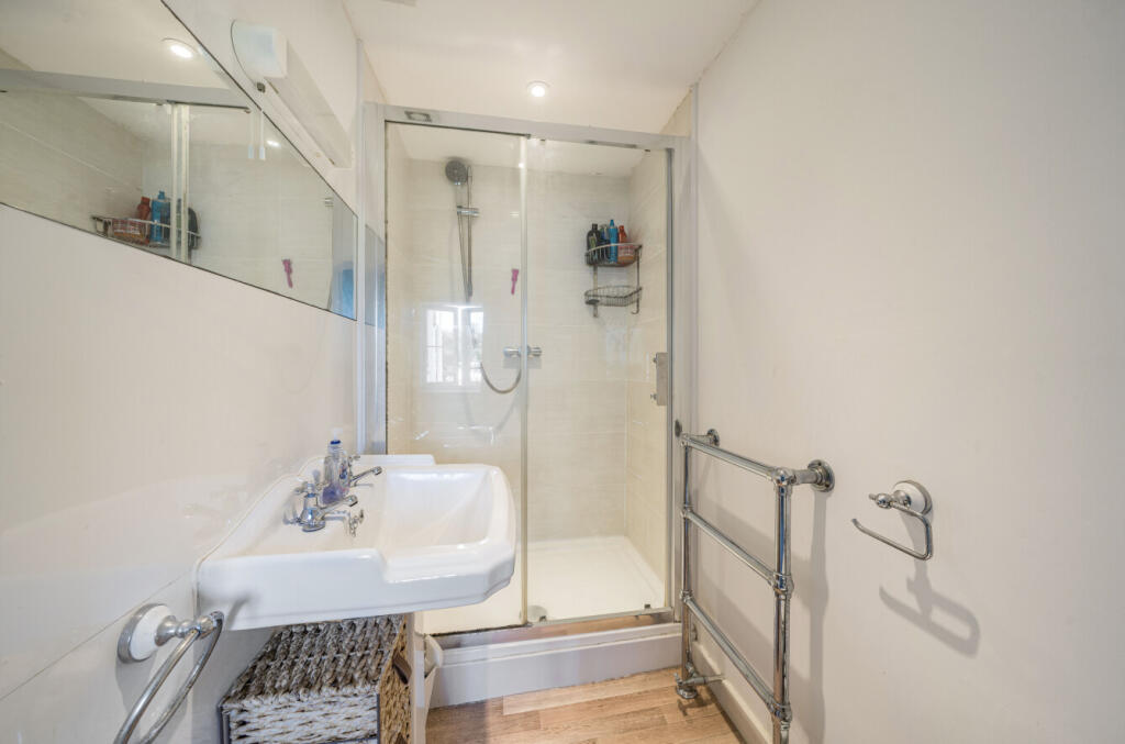 1318133-15-686547...