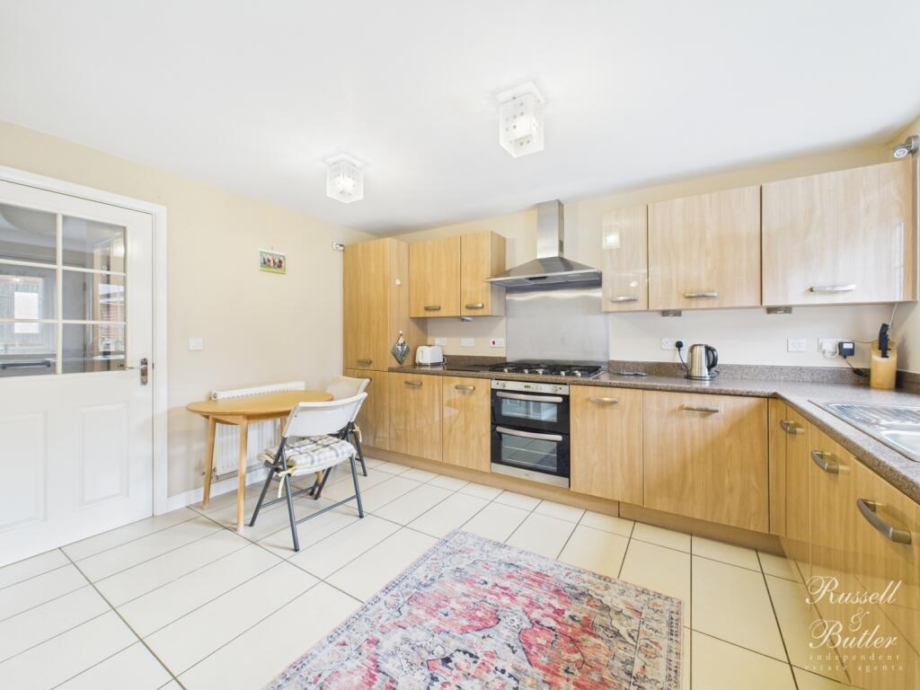 CAM02127G0-PR0332-STILL019