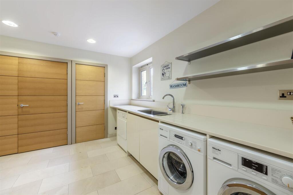 8657932-interior21.jpg