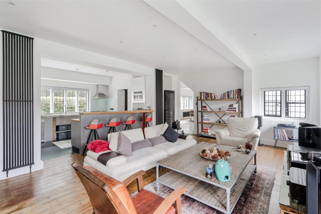 COLLEGE AVENUE (21).jpg