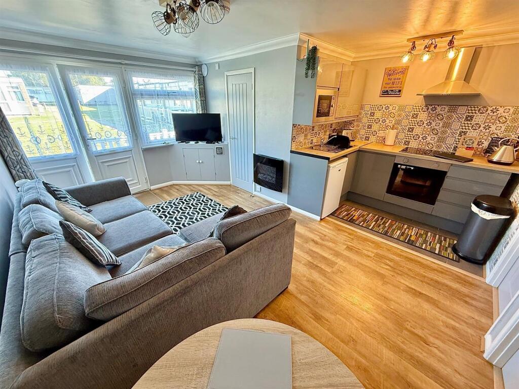 Open Plan Living Room/Dining Area