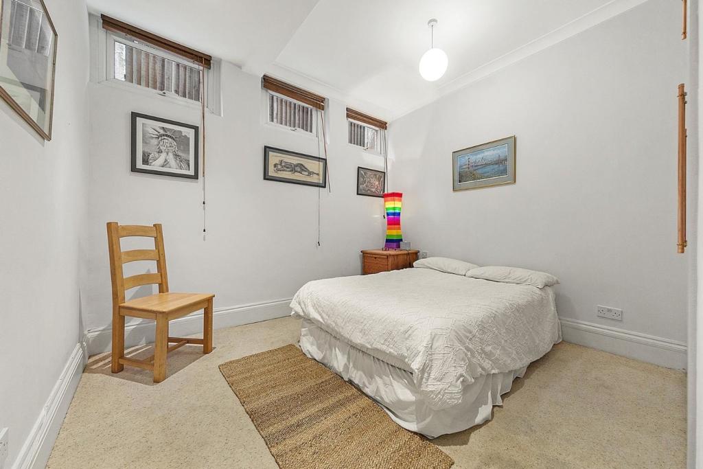 Bedroom (2).jpg