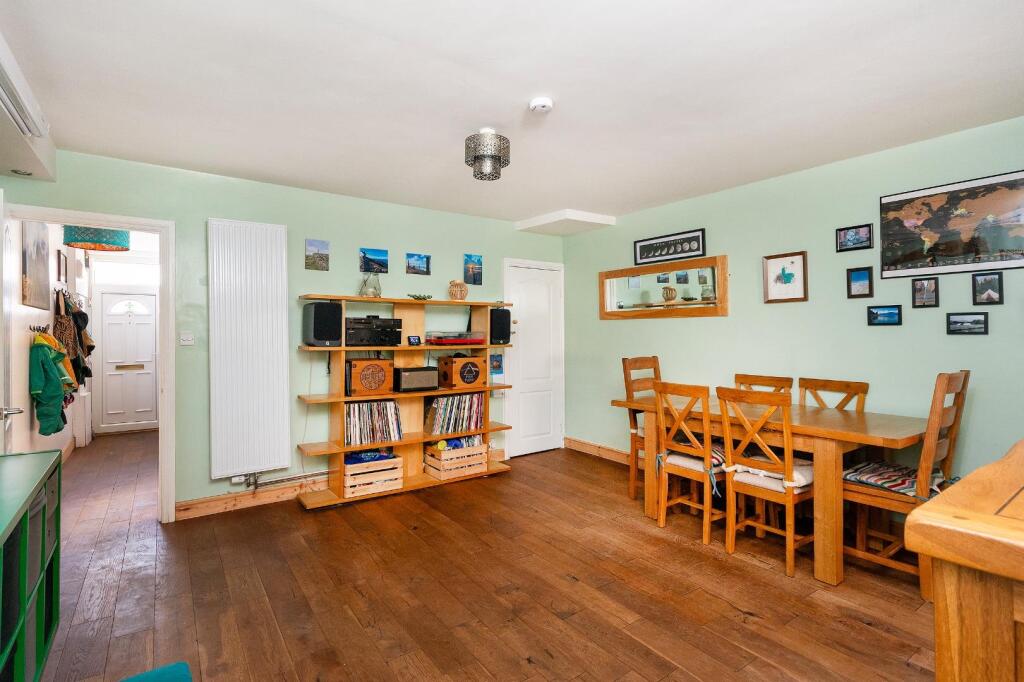 0B5SEE - Sitting Dining Room D.jpg