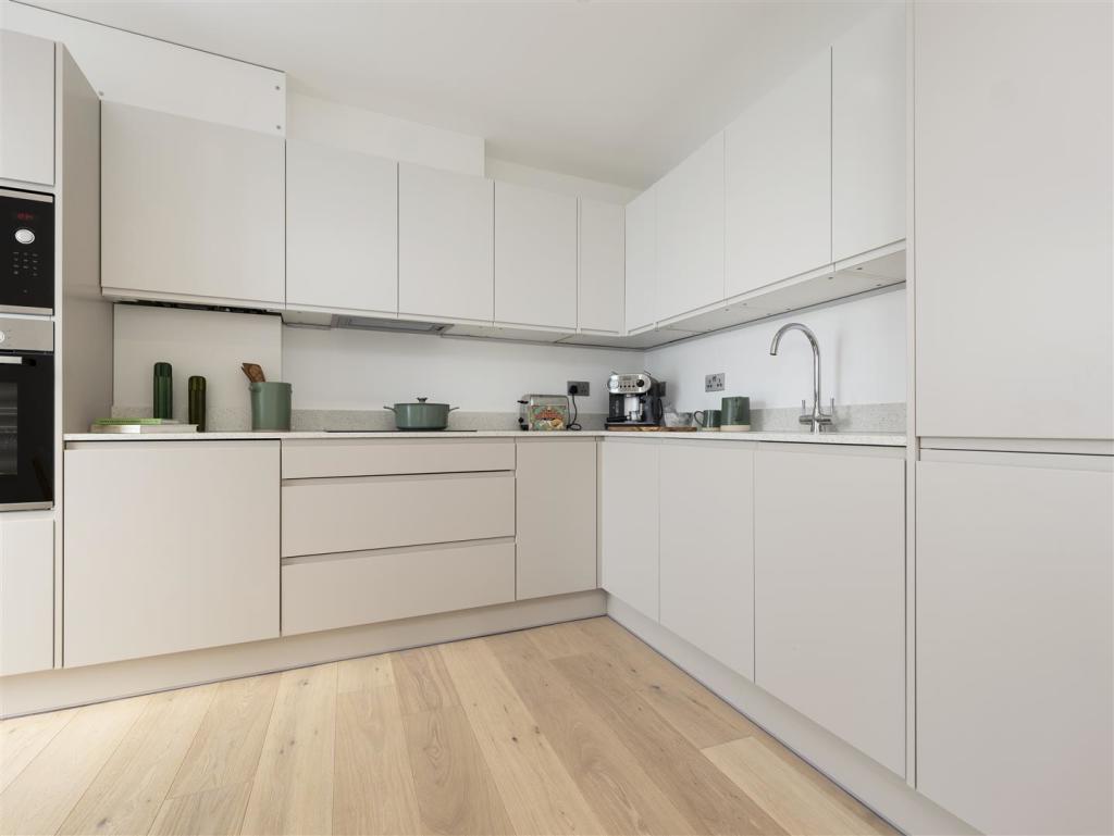 Kitchen 2.jpg