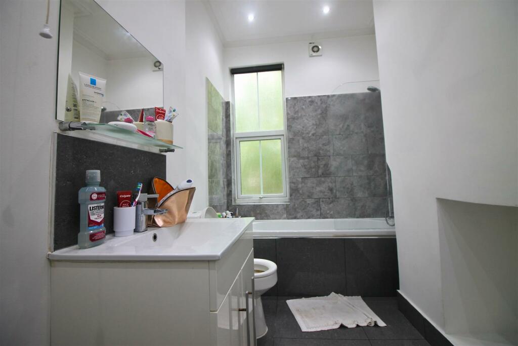 20HPT- Bathroom.jpg