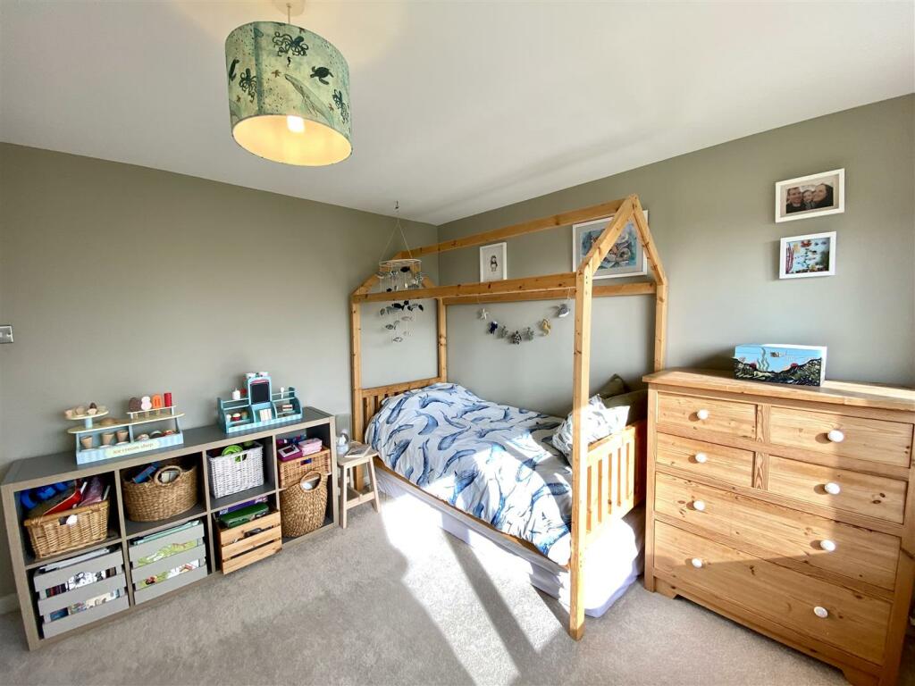 BEDROOM 2