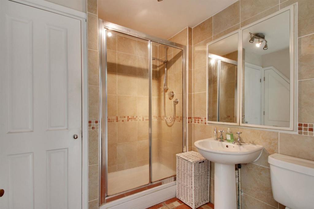 Shower Room.jpg