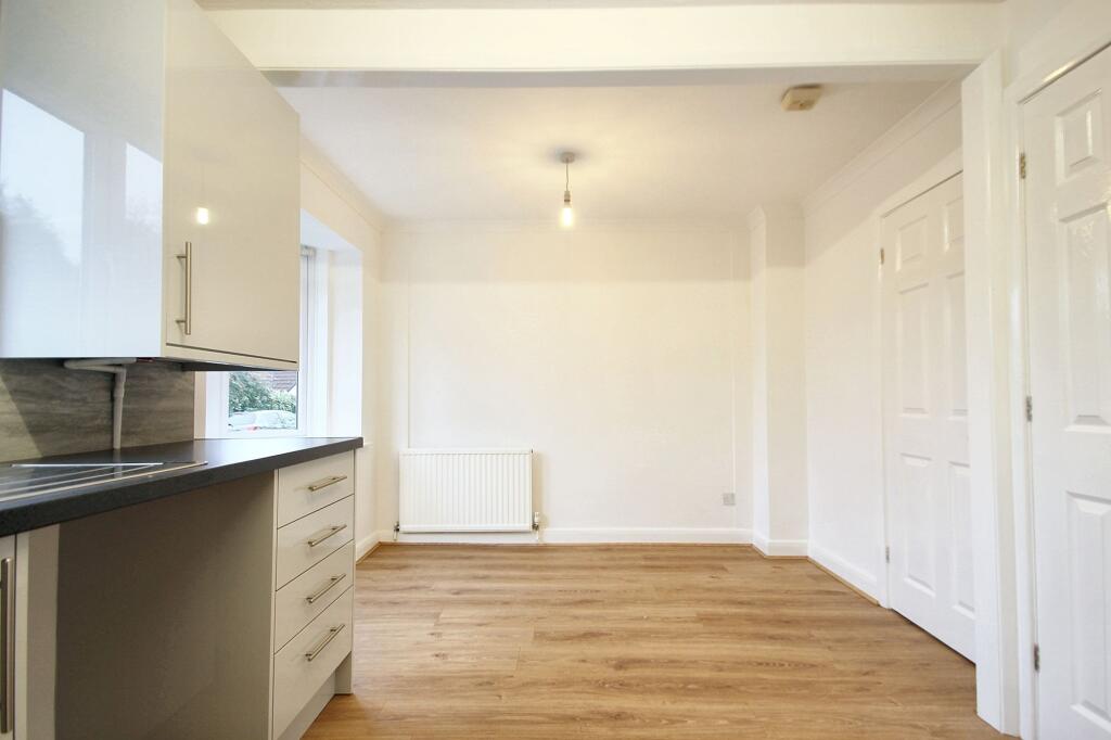 Fivash Close, Taunton, TA1