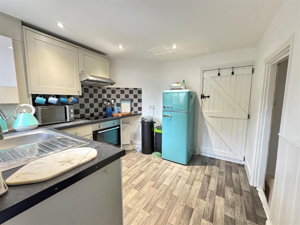 Kitchen 1.jpg