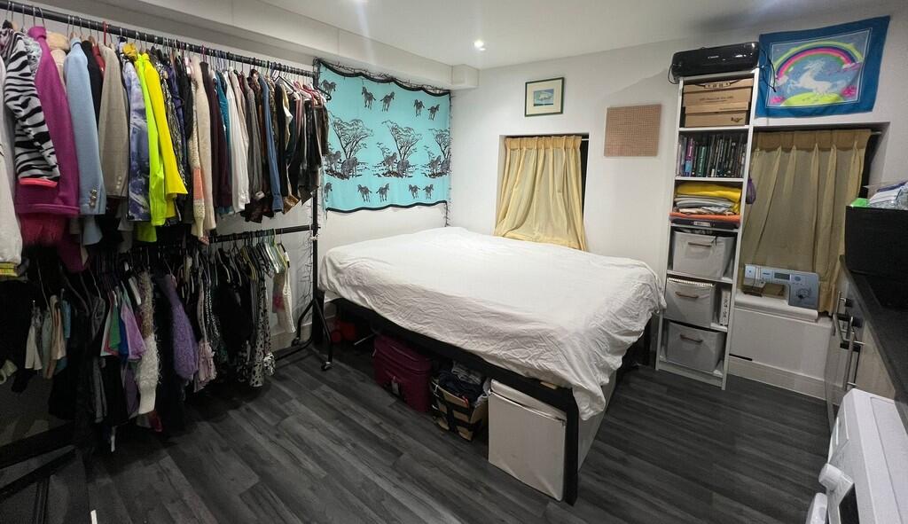 Living space (1) ...