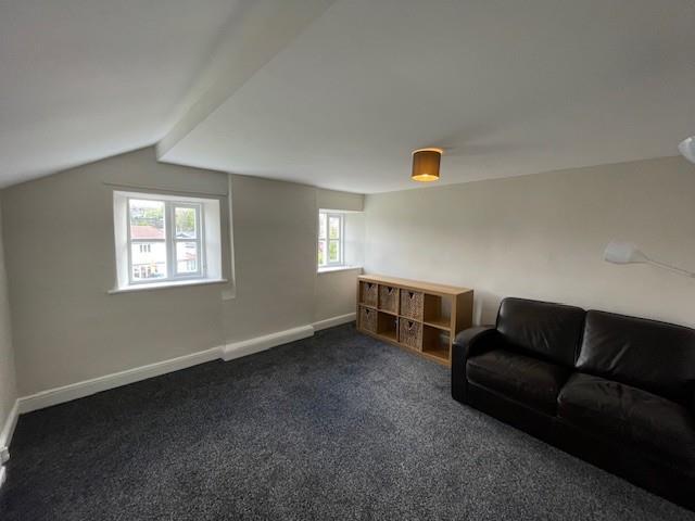 Attic Room 2.jpg