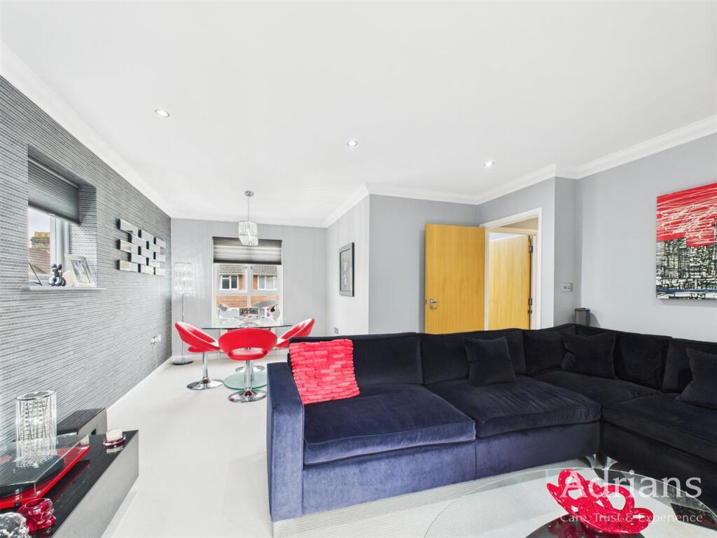 LOUNGE / DINING ROOM