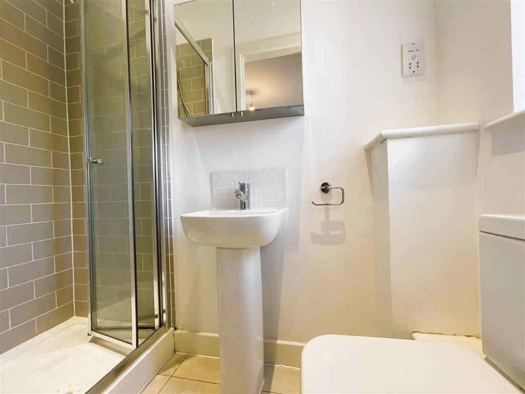 ensuite.jpg