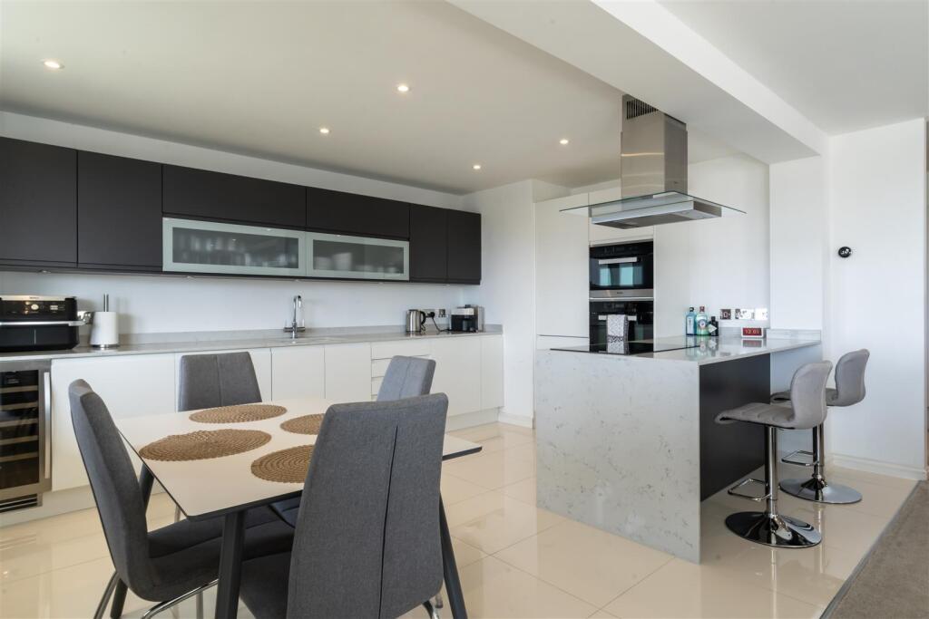 Kitchen/Dining
