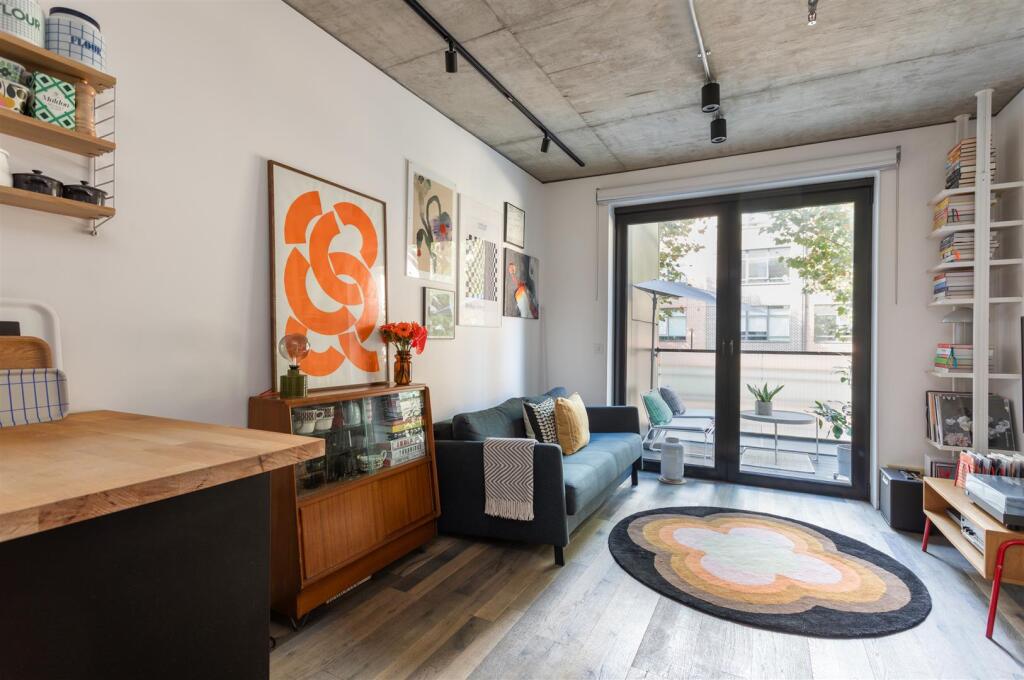 Flat 2 West Apartments, 50 Lawrence Road-02.jpg