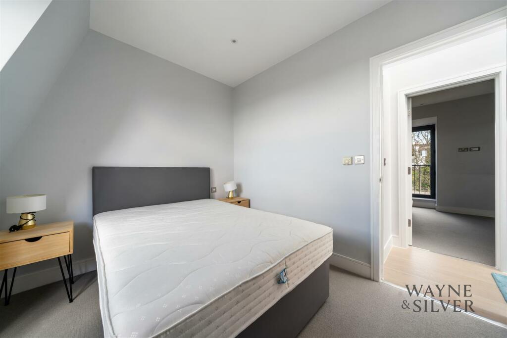 Flat 7, Frognal Court NW3 5HG-12.jpg
