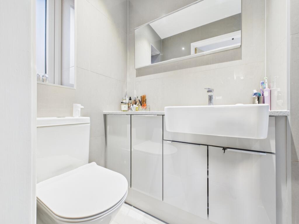 CAM03729G0-PR0181-STILL010