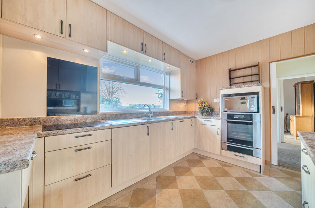 1386754-4-693c365...