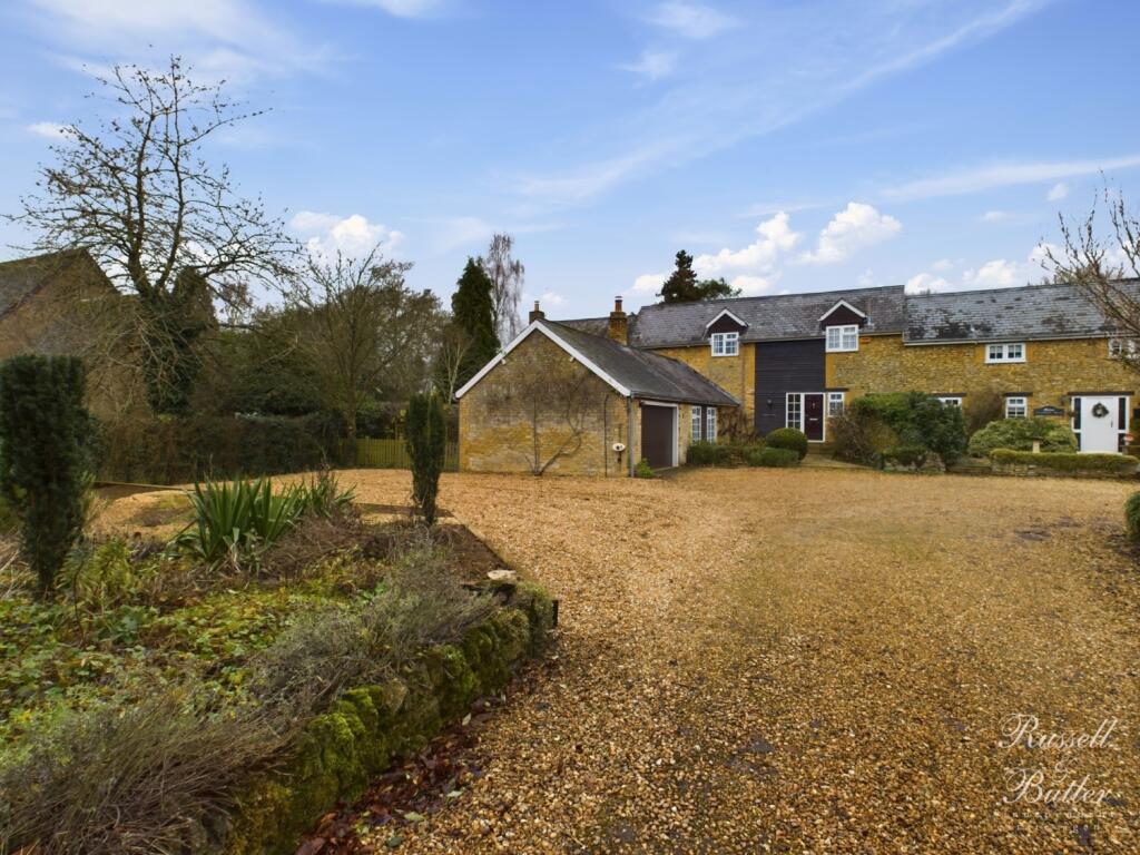 CAM02127G0-PR0228-STILL038