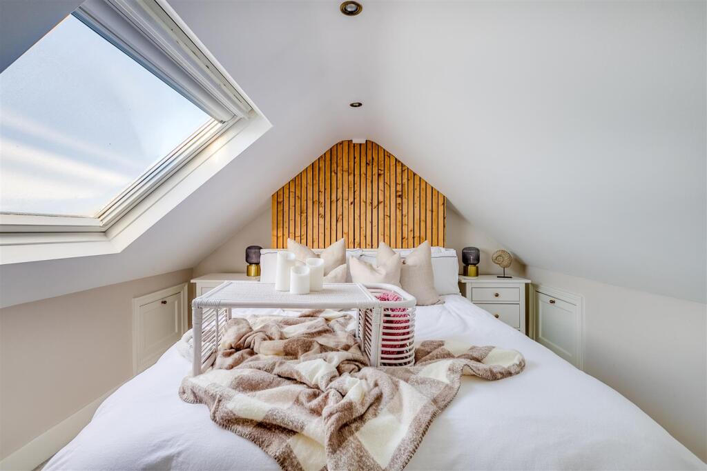 Pondcroft Road 20-5.jpg