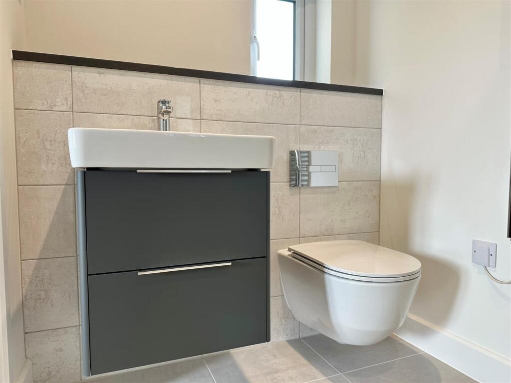 En-suite 1.jpg