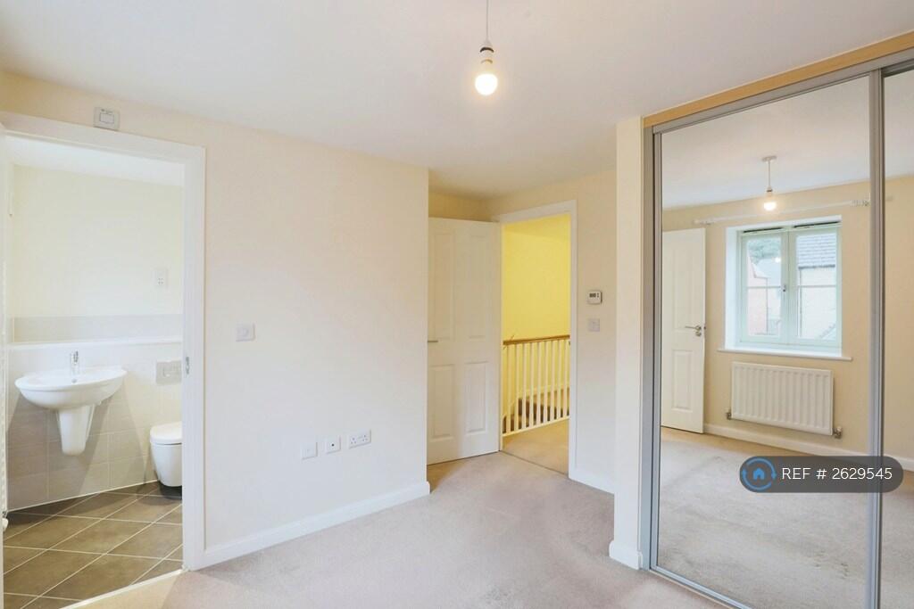 Master Bedroom En-Suite With Built In Wardrobes 