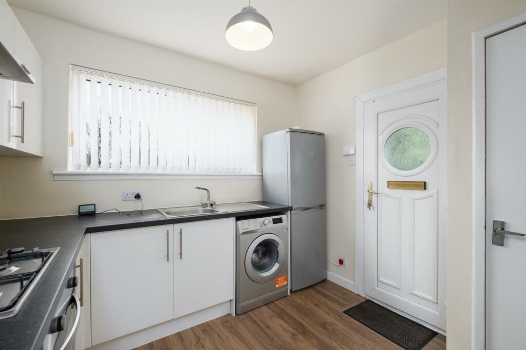 020-8 Lawhill Rd Law ML8 5JQ.jpg