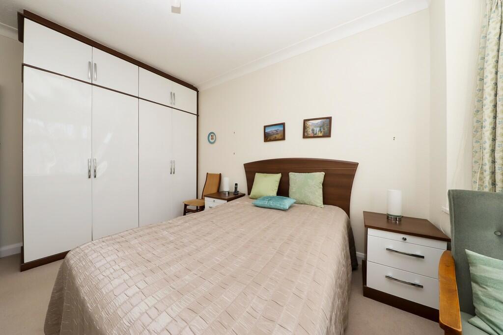 27 Hillside Cresc...