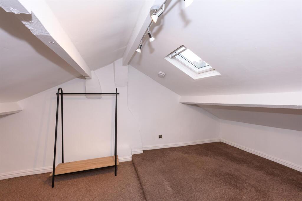 ATTIC ROOM