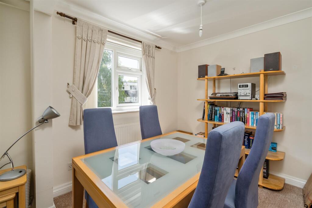 5 Albany Gardens_3.jpg