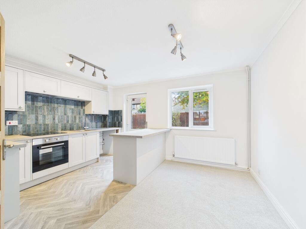 CAM02023G0-PR0184-STILL006