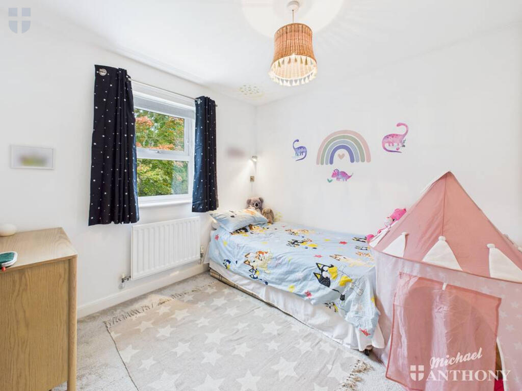 CAM03852G0-PR0435-STILL004-thumbnail-h750-70