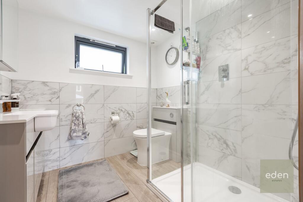 EN SUITE